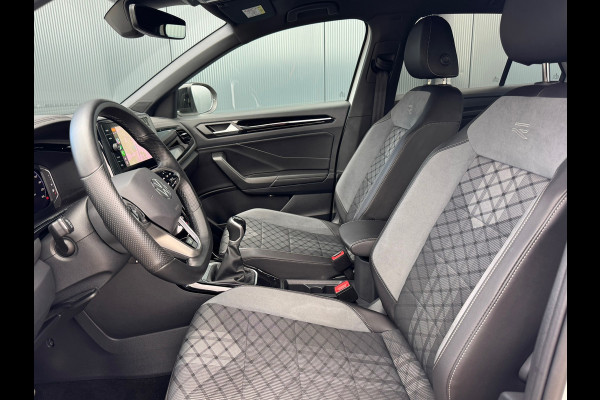 Volkswagen T-Roc 1.0 TSI R-Line * Blackstyle * Carplay * Climate Control * Parkeersensoren * Volkswagen T-Roc 1.0 TSI R-Line * Blackstyle * Carplay * Climate Control * Parkeersensoren *