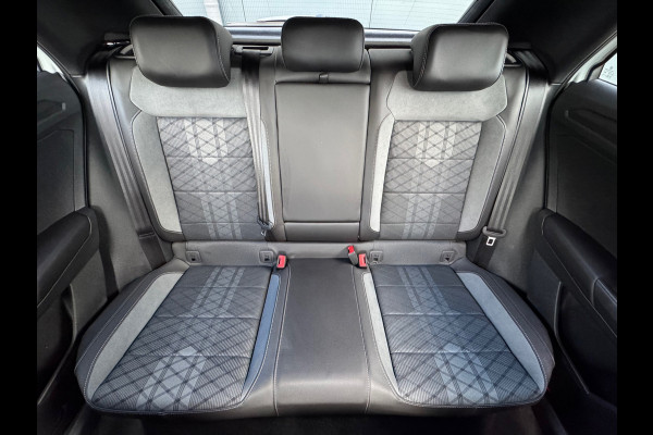 Volkswagen T-Roc 1.0 TSI R-Line * Blackstyle * Carplay * Climate Control * Parkeersensoren * Volkswagen T-Roc 1.0 TSI R-Line * Blackstyle * Carplay * Climate Control * Parkeersensoren *