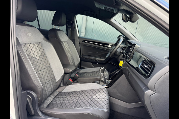 Volkswagen T-Roc 1.0 TSI R-Line * Blackstyle * Carplay * Climate Control * Parkeersensoren * Volkswagen T-Roc 1.0 TSI R-Line * Blackstyle * Carplay * Climate Control * Parkeersensoren *
