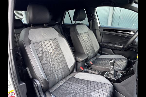 Volkswagen T-Roc 1.0 TSI R-Line * Blackstyle * Carplay * Climate Control * Parkeersensoren * Volkswagen T-Roc 1.0 TSI R-Line * Blackstyle * Carplay * Climate Control * Parkeersensoren *