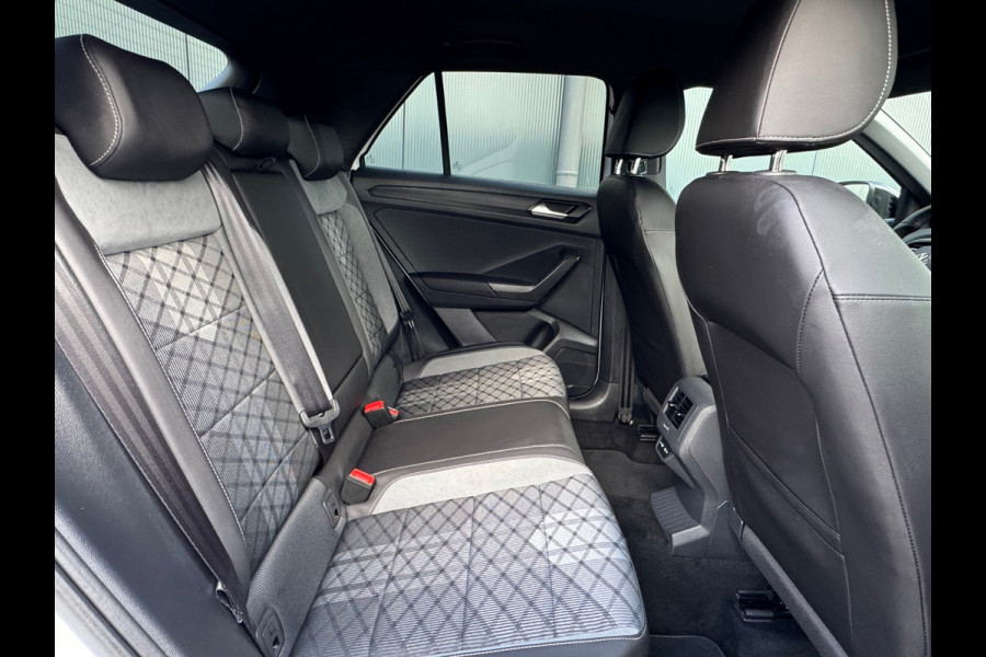 Volkswagen T-Roc 1.0 TSI R-Line * Blackstyle * Carplay * Climate Control * Parkeersensoren * Volkswagen T-Roc 1.0 TSI R-Line * Blackstyle * Carplay * Climate Control * Parkeersensoren *
