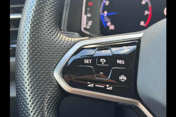 Volkswagen T-Roc 1.0 TSI R-Line * Blackstyle * Carplay * Climate Control * Parkeersensoren * Volkswagen T-Roc 1.0 TSI R-Line * Blackstyle * Carplay * Climate Control * Parkeersensoren *