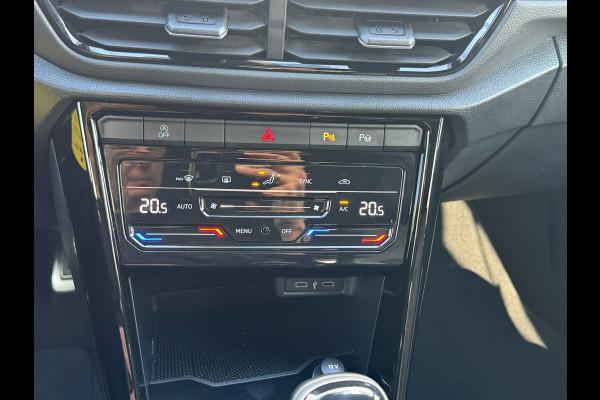 Volkswagen T-Roc 1.0 TSI R-Line * Blackstyle * Carplay * Climate Control * Parkeersensoren * Volkswagen T-Roc 1.0 TSI R-Line * Blackstyle * Carplay * Climate Control * Parkeersensoren *