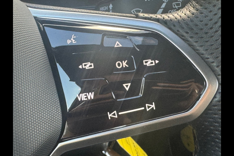 Volkswagen T-Roc 1.0 TSI R-Line * Blackstyle * Carplay * Climate Control * Parkeersensoren * Volkswagen T-Roc 1.0 TSI R-Line * Blackstyle * Carplay * Climate Control * Parkeersensoren *