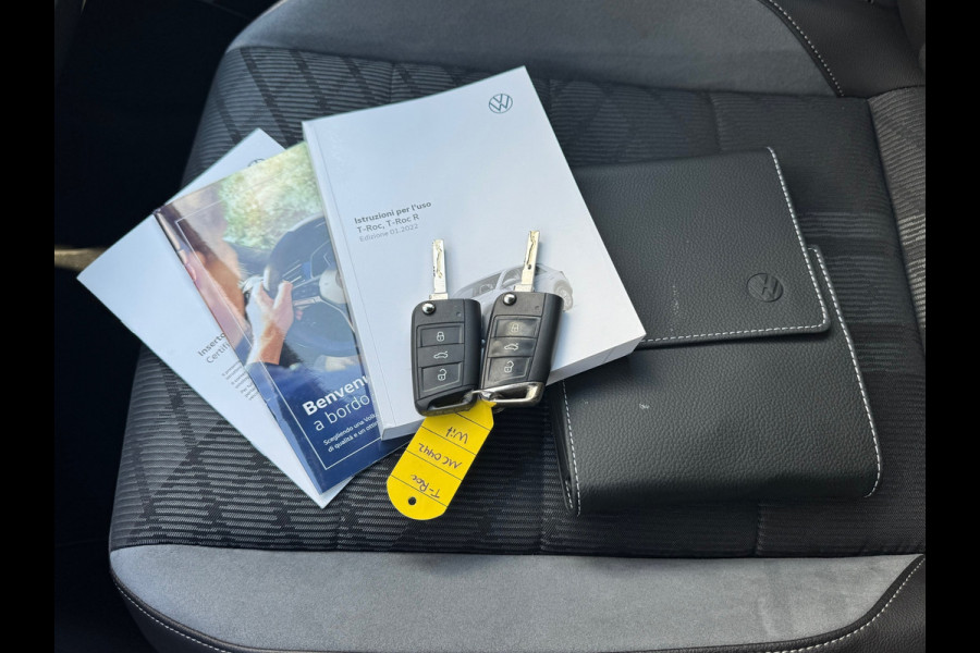 Volkswagen T-Roc 1.0 TSI R-Line * Blackstyle * Carplay * Climate Control * Parkeersensoren * Volkswagen T-Roc 1.0 TSI R-Line * Blackstyle * Carplay * Climate Control * Parkeersensoren *