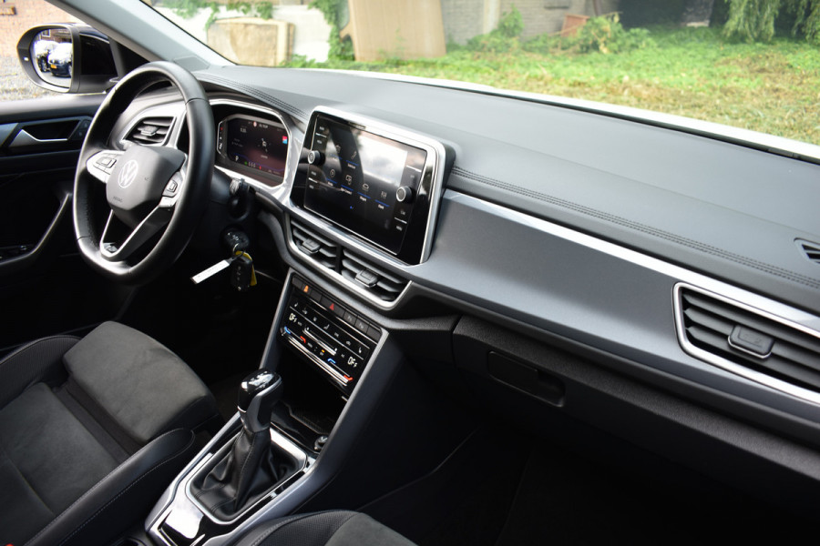 Volkswagen T-Roc 1.5 TSI DSG 150PK STYLE VIRTUAL/TREKHAAK/IQ-LIGHT