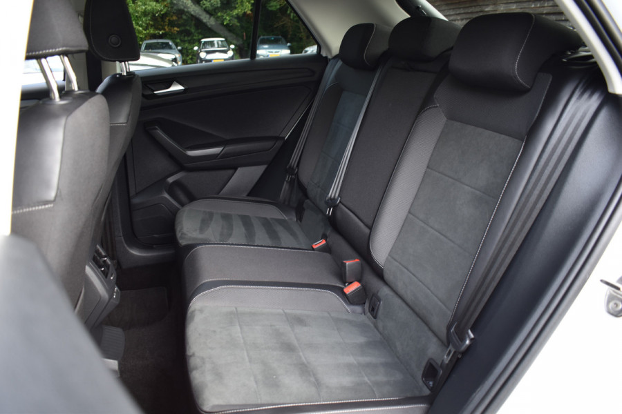 Volkswagen T-Roc 1.5 TSI DSG 150PK STYLE VIRTUAL/TREKHAAK/IQ-LIGHT