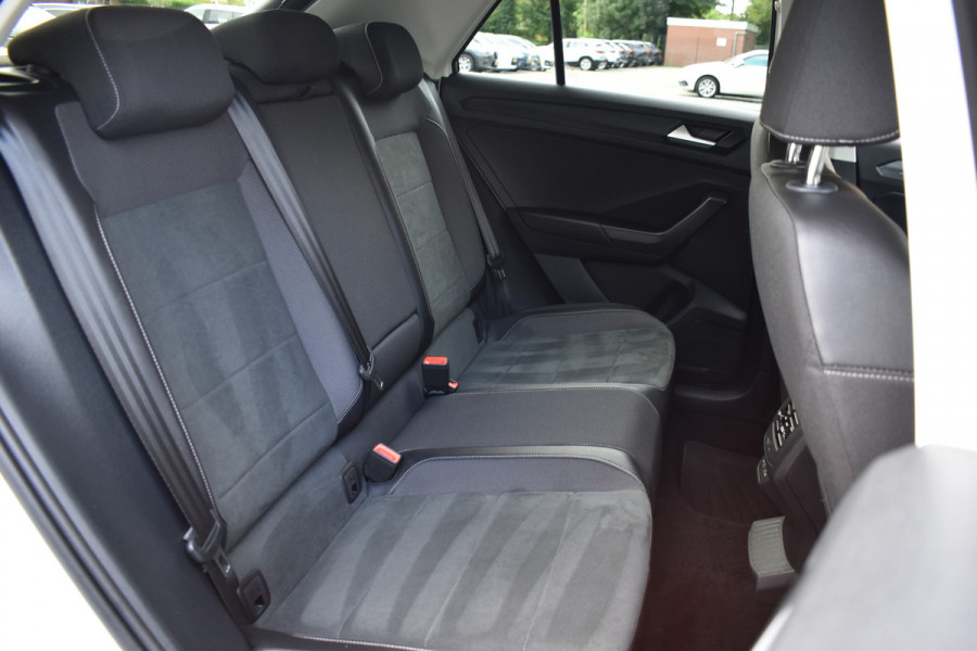 Volkswagen T-Roc 1.5 TSI DSG 150PK STYLE VIRTUAL/TREKHAAK/IQ-LIGHT