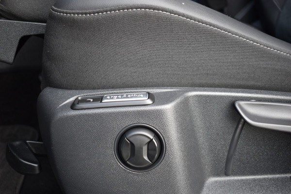 Volkswagen T-Roc 1.5 TSI DSG 150PK STYLE VIRTUAL/TREKHAAK/IQ-LIGHT