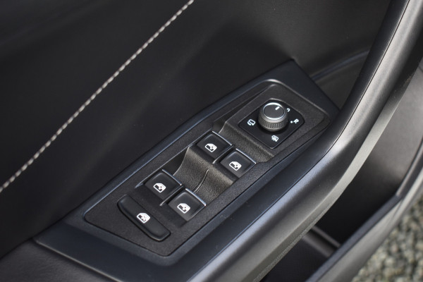 Volkswagen T-Roc 1.5 TSI DSG 150PK STYLE VIRTUAL/TREKHAAK/IQ-LIGHT