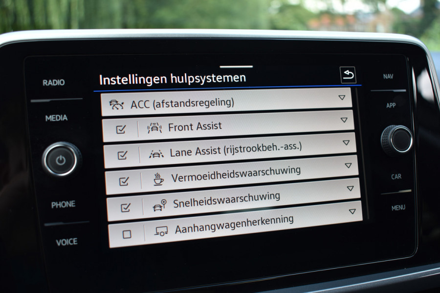 Volkswagen T-Roc 1.5 TSI DSG 150PK STYLE VIRTUAL/TREKHAAK/IQ-LIGHT