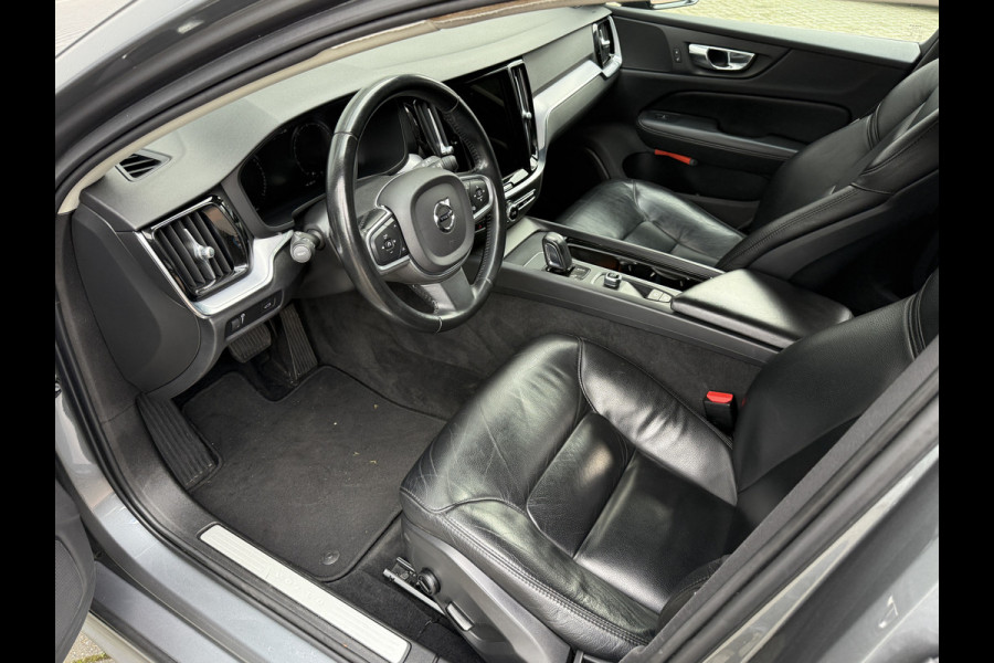 Volvo V60 2.0 B3 Momentum Advantage | R-Design | Elek. Trekhaak | Camera | Dealer onderhouden