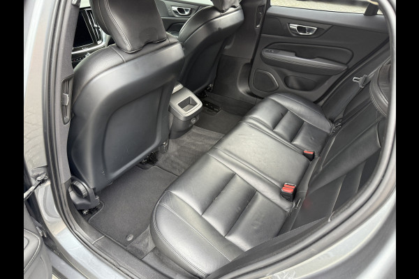 Volvo V60 2.0 B3 Momentum Advantage | R-Design | Elek. Trekhaak | Camera | Dealer onderhouden