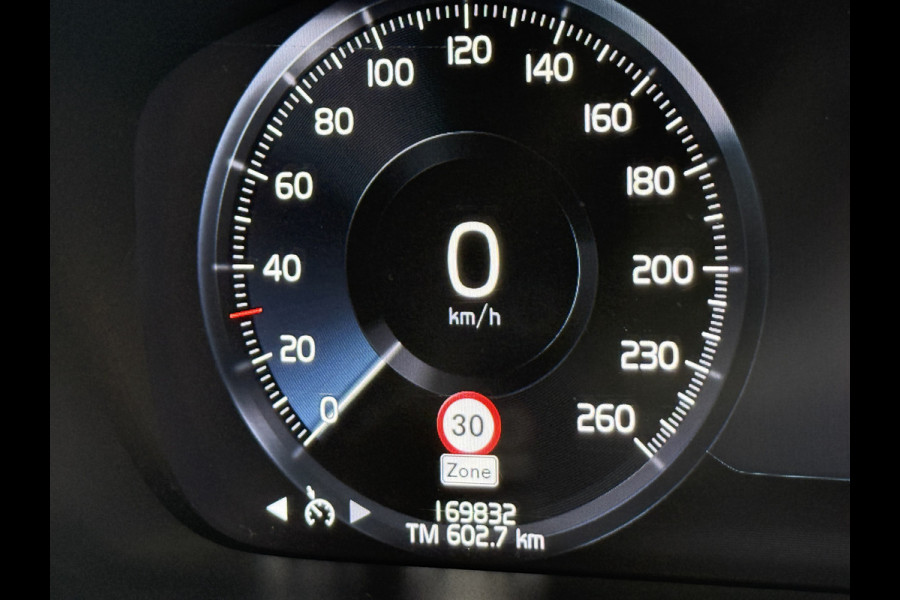 Volvo V60 2.0 B3 Momentum Advantage | R-Design | Elek. Trekhaak | Camera | Dealer onderhouden