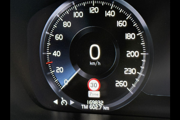 Volvo V60 2.0 B3 Momentum Advantage | R-Design | Elek. Trekhaak | Camera | Dealer onderhouden