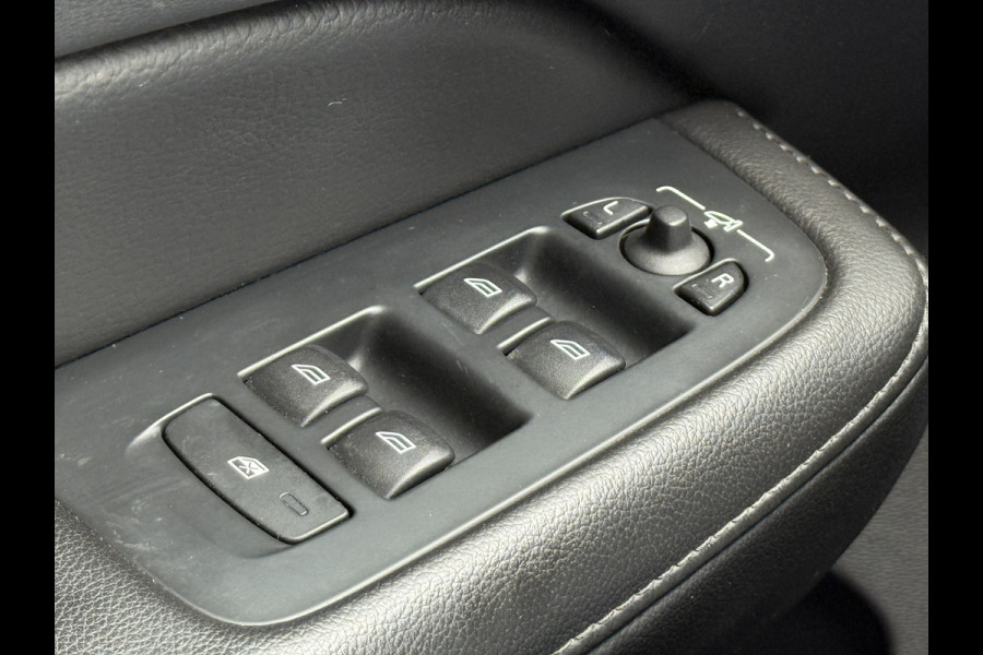 Volvo V60 2.0 B3 Momentum Advantage | R-Design | Elek. Trekhaak | Camera | Dealer onderhouden