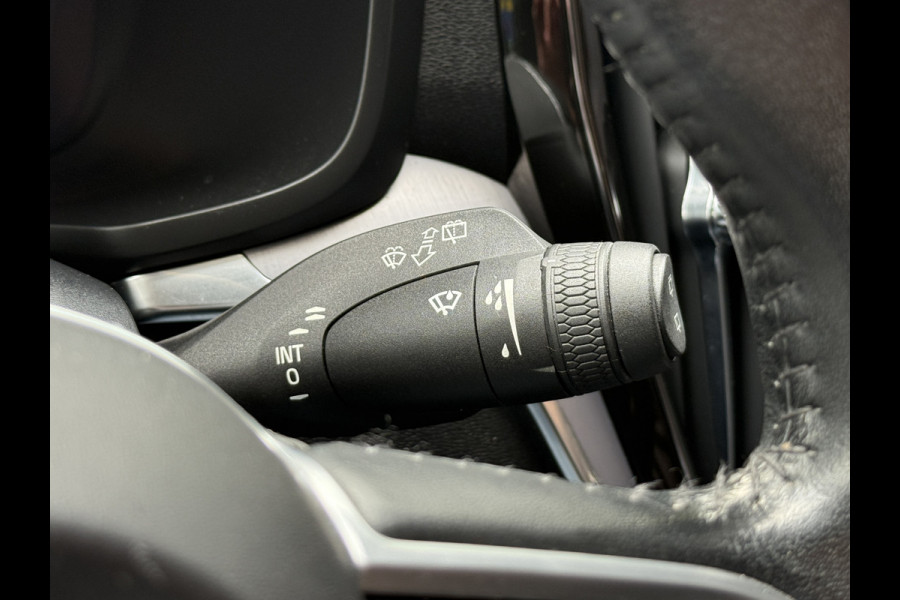 Volvo V60 2.0 B3 Momentum Advantage | R-Design | Elek. Trekhaak | Camera | Dealer onderhouden
