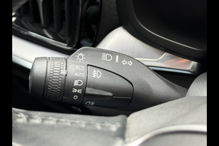 Volvo V60 2.0 B3 Momentum Advantage | R-Design | Elek. Trekhaak | Camera | Dealer onderhouden