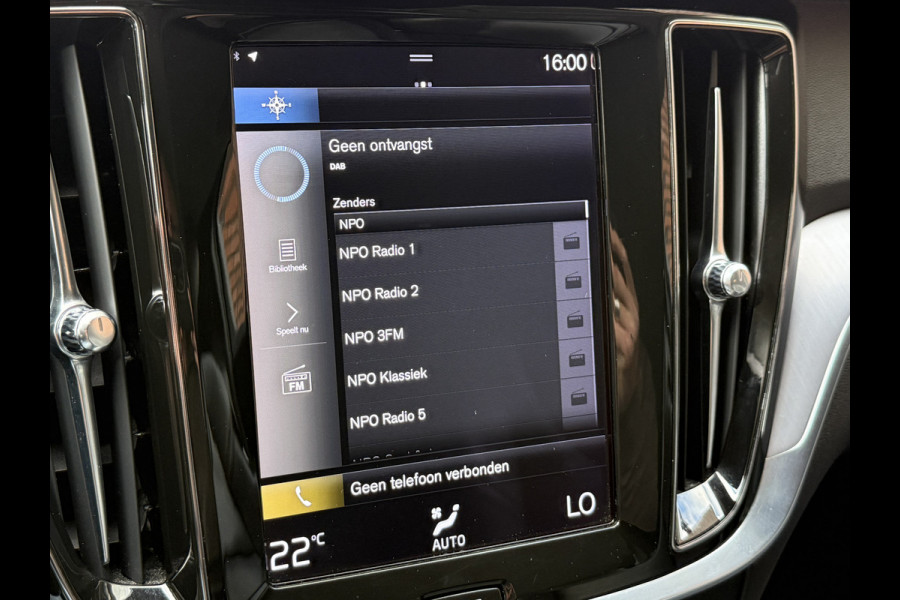 Volvo V60 2.0 B3 Momentum Advantage | R-Design | Elek. Trekhaak | Camera | Dealer onderhouden