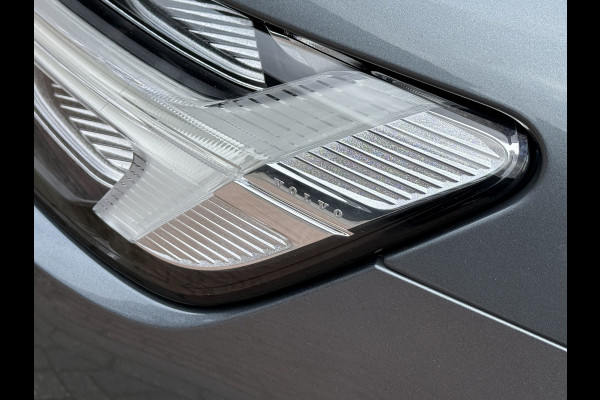 Volvo V60 2.0 B3 Momentum Advantage | R-Design | Elek. Trekhaak | Camera | Dealer onderhouden