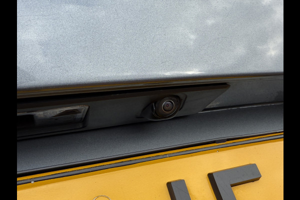 Volvo V60 2.0 B3 Momentum Advantage | R-Design | Elek. Trekhaak | Camera | Dealer onderhouden