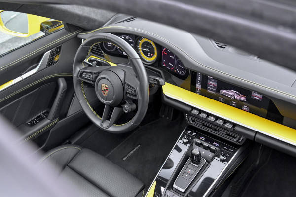Porsche 911 3.8 Turbo S. Keramisch, Racing Yellow, Burmester, Alcantara hemel, PDCC, Sportuitl, Pano, ACC, 18 Weg, Dodeh, Camera!