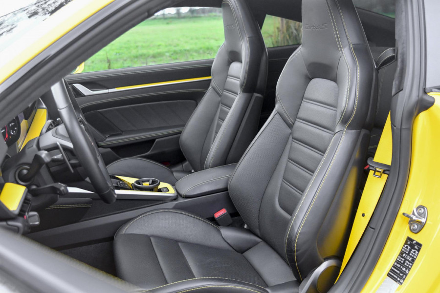 Porsche 911 3.8 Turbo S. Keramisch, Racing Yellow, Burmester, Alcantara hemel, PDCC, Sportuitl, Pano, ACC, 18 Weg, Dodeh, Camera!