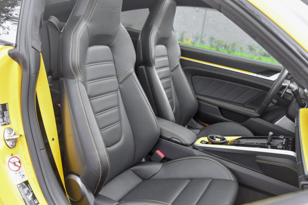 Porsche 911 3.8 Turbo S. Keramisch, Racing Yellow, Burmester, Alcantara hemel, PDCC, Sportuitl, Pano, ACC, 18 Weg, Dodeh, Camera!