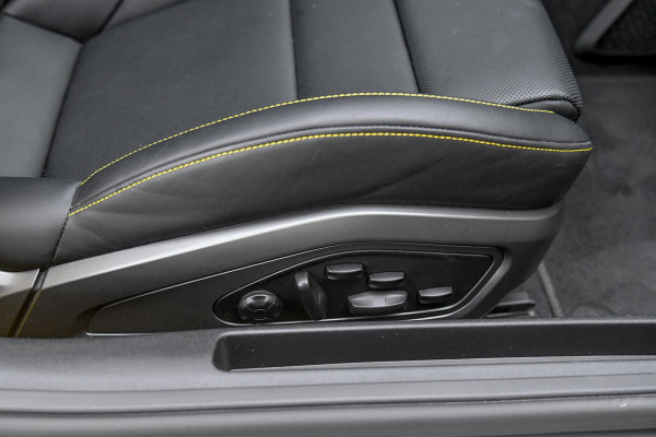 Porsche 911 3.8 Turbo S. Keramisch, Racing Yellow, Burmester, Alcantara hemel, PDCC, Sportuitl, Pano, ACC, 18 Weg, Dodeh, Camera!