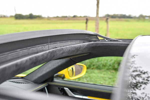 Porsche 911 3.8 Turbo S. Keramisch, Racing Yellow, Burmester, Alcantara hemel, PDCC, Sportuitl, Pano, ACC, 18 Weg, Dodeh, Camera!