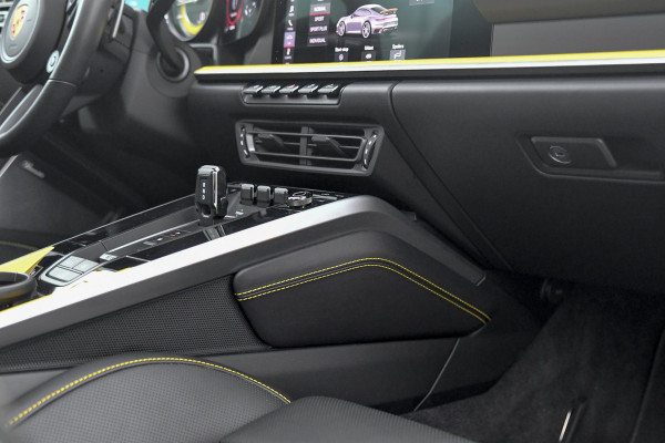 Porsche 911 3.8 Turbo S. Keramisch, Racing Yellow, Burmester, Alcantara hemel, PDCC, Sportuitl, Pano, ACC, 18 Weg, Dodeh, Camera!