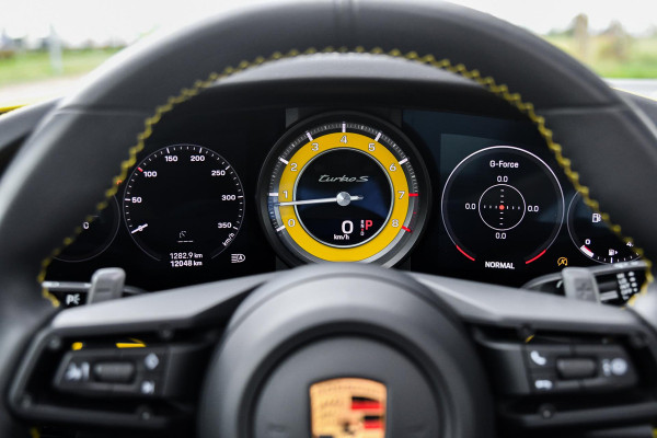 Porsche 911 3.8 Turbo S. Keramisch, Racing Yellow, Burmester, Alcantara hemel, PDCC, Sportuitl, Pano, ACC, 18 Weg, Dodeh, Camera!