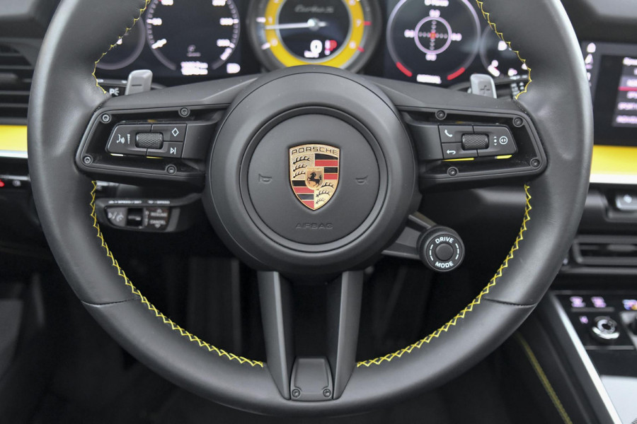 Porsche 911 3.8 Turbo S. Keramisch, Racing Yellow, Burmester, Alcantara hemel, PDCC, Sportuitl, Pano, ACC, 18 Weg, Dodeh, Camera!