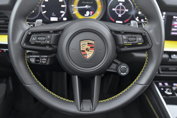 Porsche 911 3.8 Turbo S. Keramisch, Racing Yellow, Burmester, Alcantara hemel, PDCC, Sportuitl, Pano, ACC, 18 Weg, Dodeh, Camera!