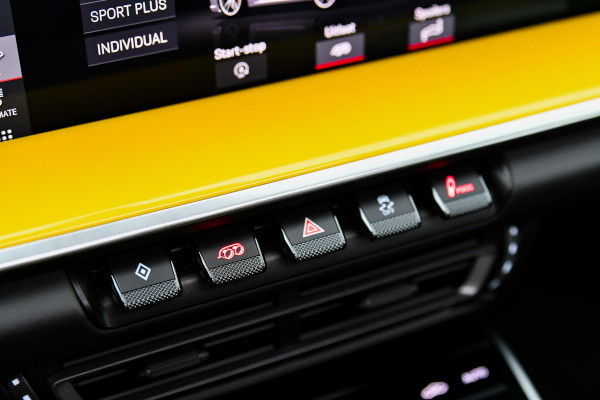 Porsche 911 3.8 Turbo S. Keramisch, Racing Yellow, Burmester, Alcantara hemel, PDCC, Sportuitl, Pano, ACC, 18 Weg, Dodeh, Camera!