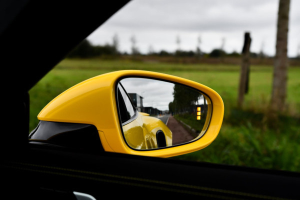 Porsche 911 3.8 Turbo S. Keramisch, Racing Yellow, Burmester, Alcantara hemel, PDCC, Sportuitl, Pano, ACC, 18 Weg, Dodeh, Camera!