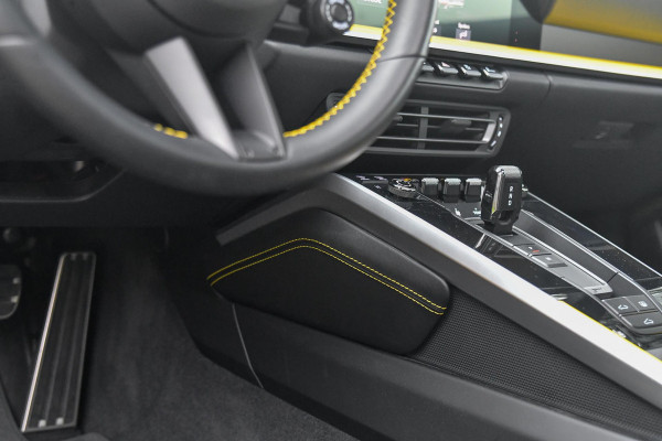 Porsche 911 3.8 Turbo S. Keramisch, Racing Yellow, Burmester, Alcantara hemel, PDCC, Sportuitl, Pano, ACC, 18 Weg, Dodeh, Camera!