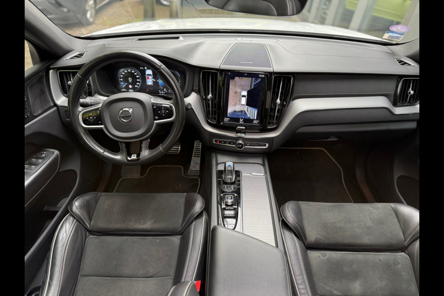 Volvo XC60 2.0 T8 Twin Engine AWD R-Design l Pano l 360 Camera l HK Audio l Trekhaak l Luchtvering l