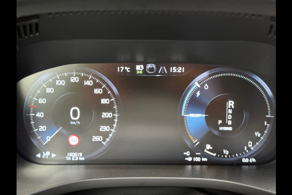 Volvo XC60 2.0 T8 Twin Engine AWD R-Design l Pano l 360 Camera l HK Audio l Trekhaak l Luchtvering l