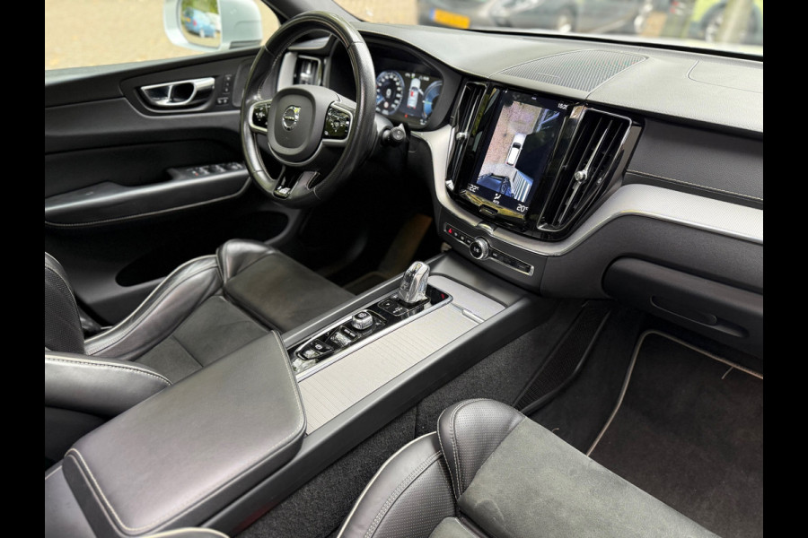 Volvo XC60 2.0 T8 Twin Engine AWD R-Design l Pano l 360 Camera l HK Audio l Trekhaak l Luchtvering l