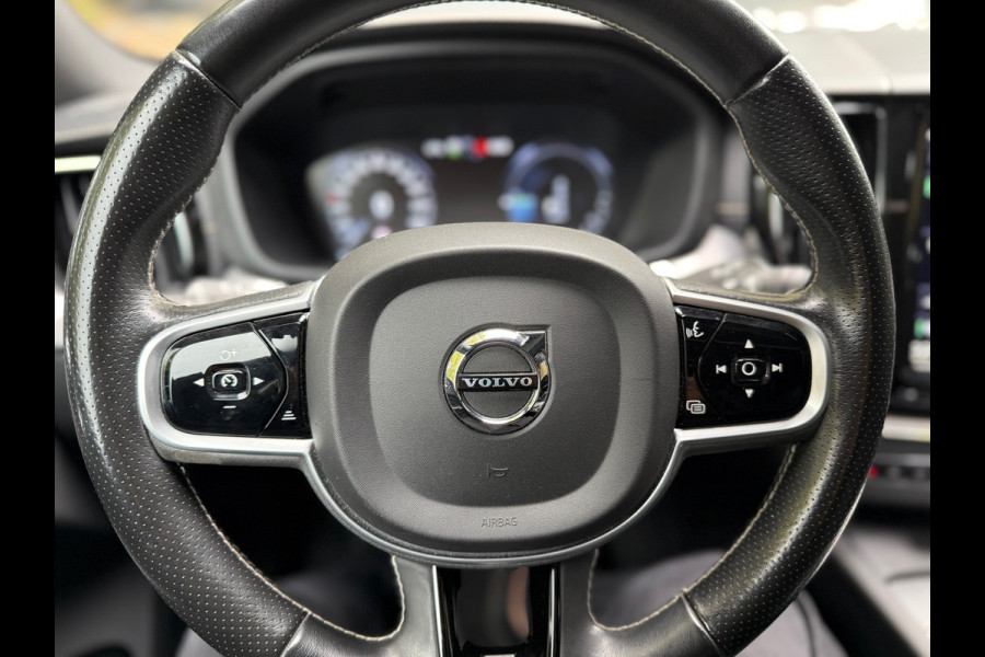 Volvo XC60 2.0 T8 Twin Engine AWD R-Design l Pano l 360 Camera l HK Audio l Trekhaak l Luchtvering l