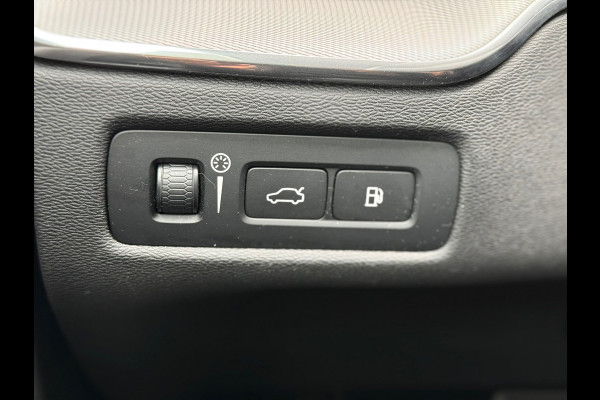 Volvo XC60 2.0 T8 Twin Engine AWD R-Design l Pano l 360 Camera l HK Audio l Trekhaak l Luchtvering l