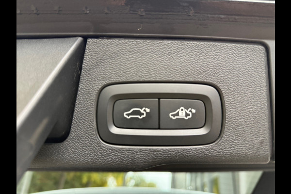 Volvo XC60 2.0 T8 Twin Engine AWD R-Design l Pano l 360 Camera l HK Audio l Trekhaak l Luchtvering l