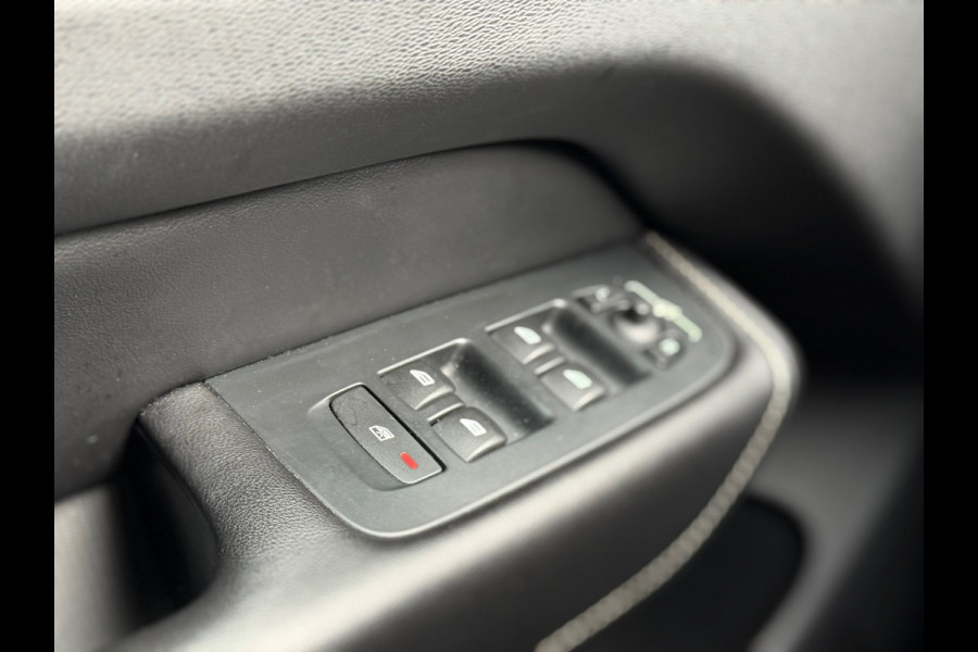 Volvo XC60 2.0 T8 Twin Engine AWD R-Design l Pano l 360 Camera l HK Audio l Trekhaak l Luchtvering l