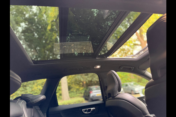 Volvo XC60 2.0 T8 Twin Engine AWD R-Design l Pano l 360 Camera l HK Audio l Trekhaak l Luchtvering l