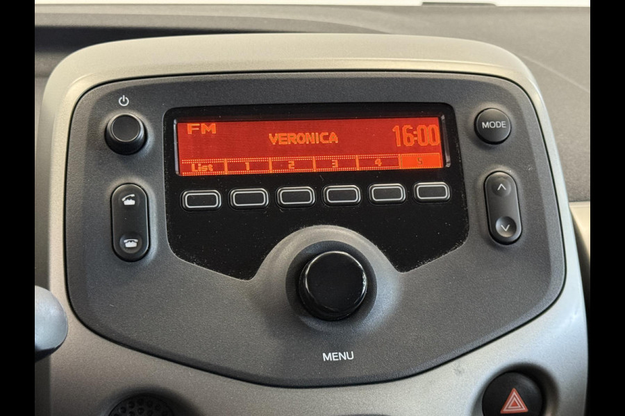 Peugeot 108 1.0 e-VTi Active Airco Bluetooth Elektrisch pakket 5 deurs 56899 km! Peugeot 108 1.0 e-VTi Active Airco Bluetooth Elektrisch pakket 5 deurs 56899 km!