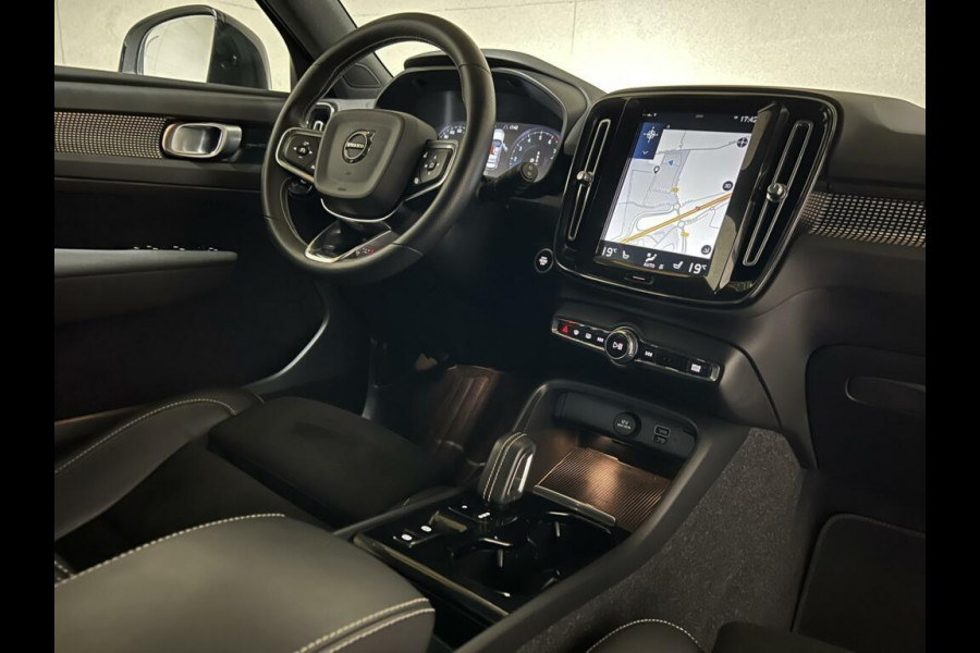 Volvo XC40 1.5 T5 Recharge R-Design Pano H/K 360° ACC Autopilot Volvo XC40 1.5 T5 Recharge R-Design Pano H/K 360° ACC Autopilot