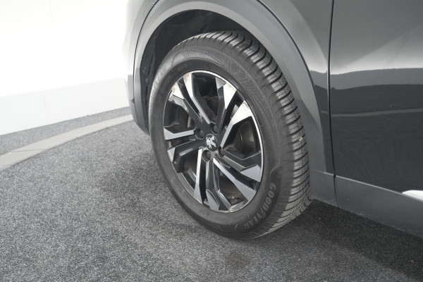Peugeot 2008 PureTech 130 GT-Line | Camera | Adaptieve Cruise Control | Allseason Banden | Navigatie Peugeot 2008 PureTech 130 GT-Line | Camera | Adaptieve Cruise Control | Allseason Banden | Navigatie
