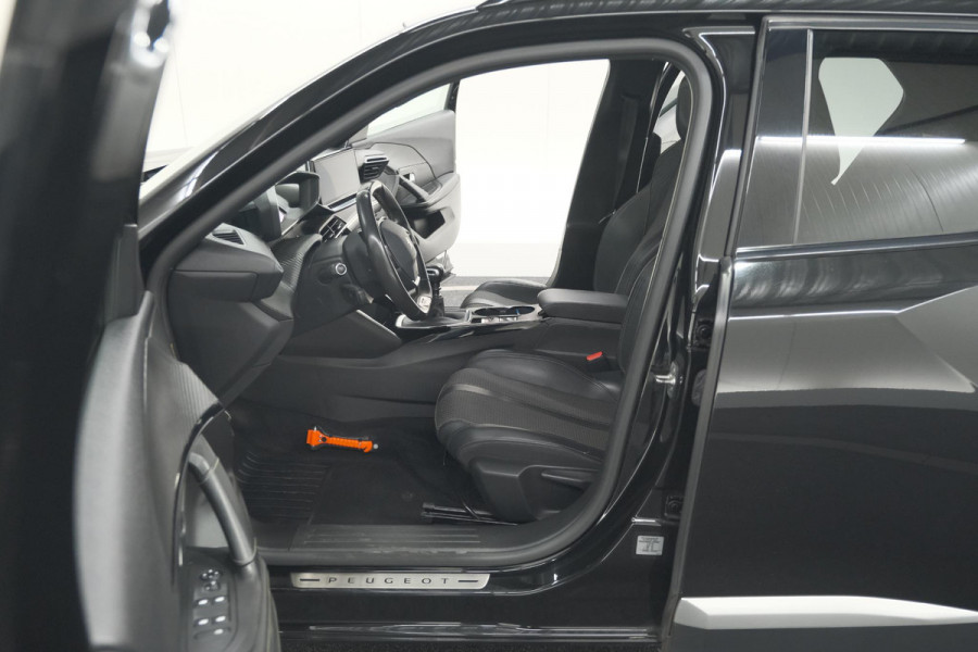 Peugeot 2008 PureTech 130 GT-Line | Camera | Adaptieve Cruise Control | Allseason Banden | Navigatie Peugeot 2008 PureTech 130 GT-Line | Camera | Adaptieve Cruise Control | Allseason Banden | Navigatie