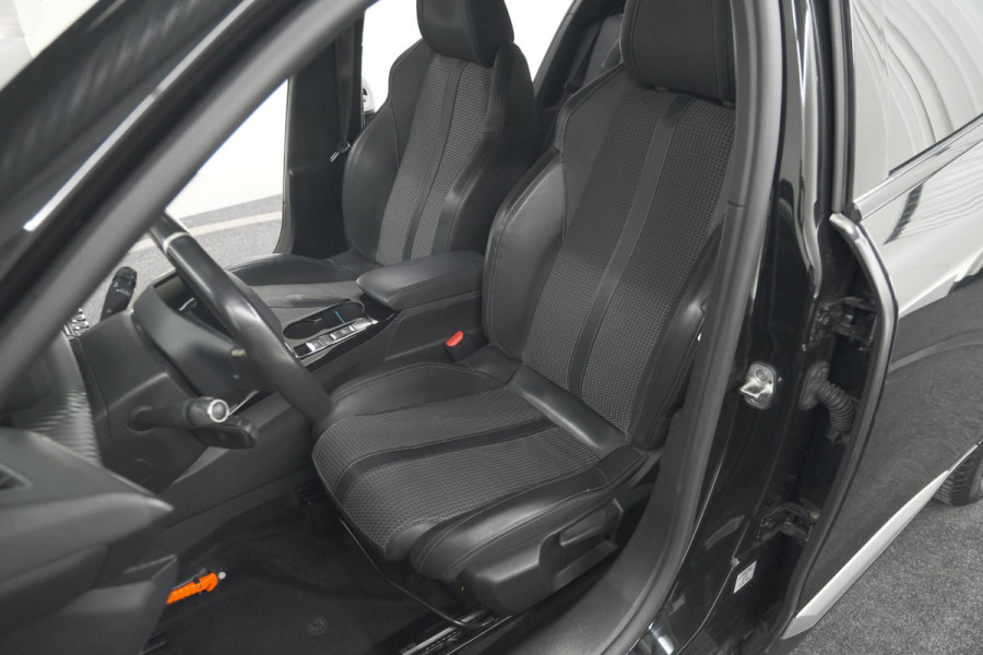 Peugeot 2008 PureTech 130 GT-Line | Camera | Adaptieve Cruise Control | Allseason Banden | Navigatie Peugeot 2008 PureTech 130 GT-Line | Camera | Adaptieve Cruise Control | Allseason Banden | Navigatie